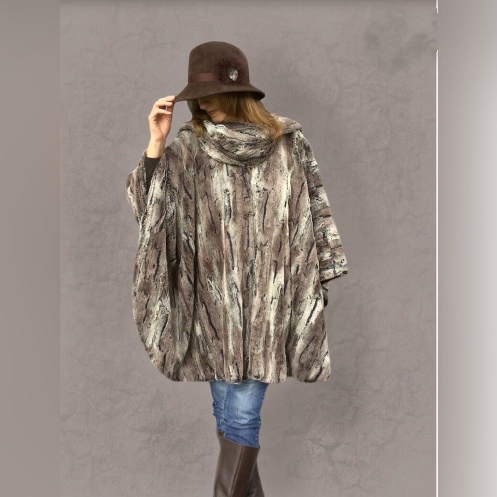 if you like hats Faux Cape Brindle Women’s Coat **Rare Vintage Piece